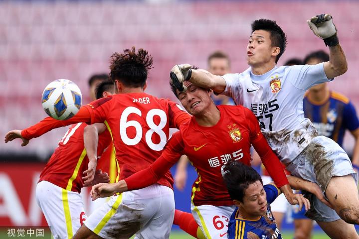 加时末段体能课后，斯图加特门线救险备战亚冠，质疑声仍在，资深球员宣示担当